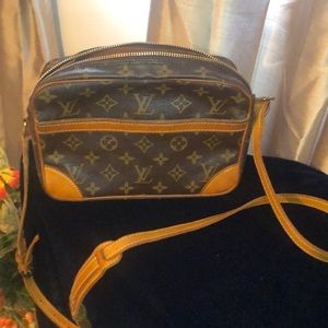 Louis Vuitton Trocadero 27 cross body style